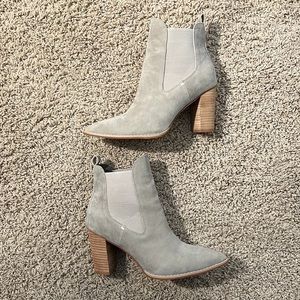 Oasis Society (Vici.com) grey faux suede ankle bootie, size 9